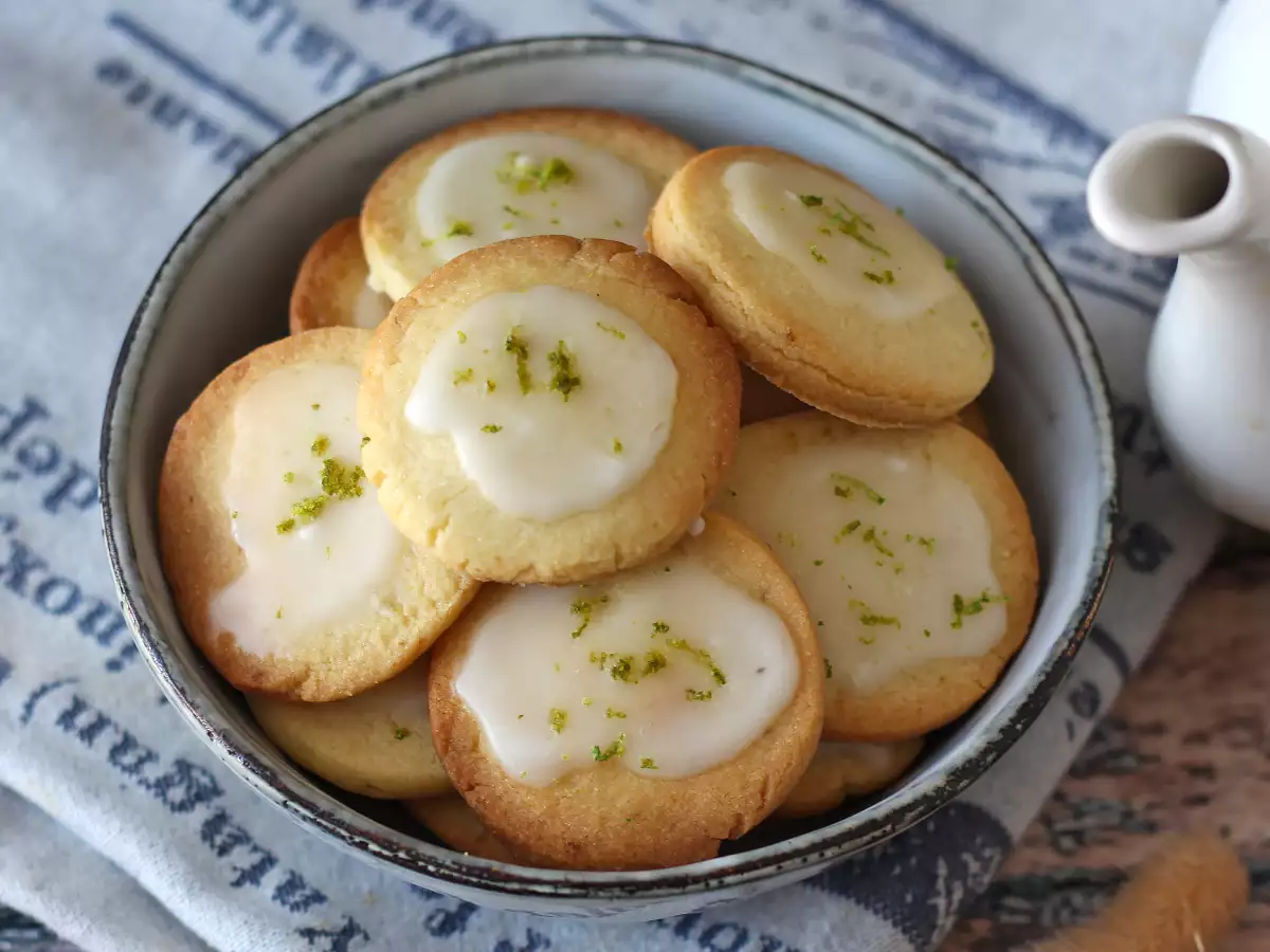Biscotti di pasta frolla al lime con glassa - foto 4