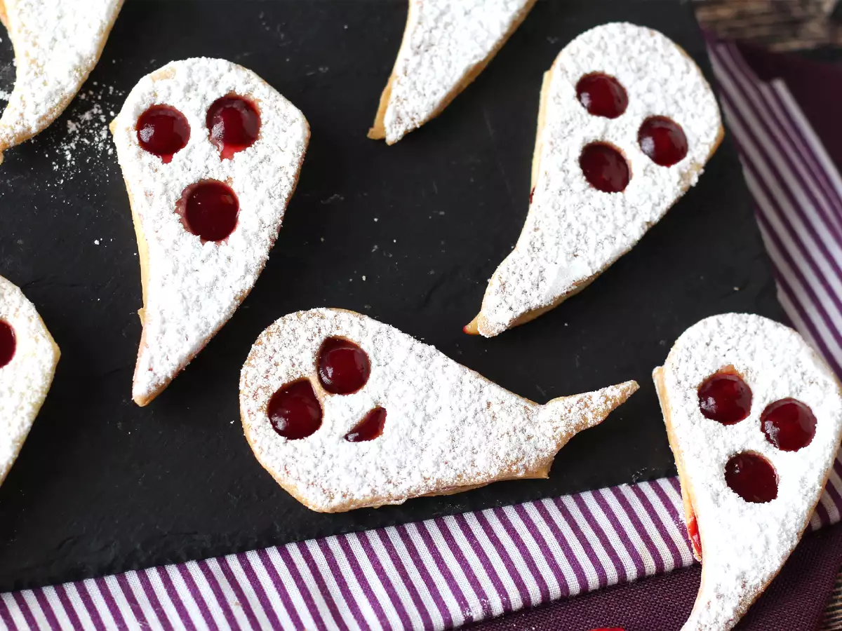 Biscotti fantasma: la ricetta di Halloween più facile e divertente da realizzare con i bambini