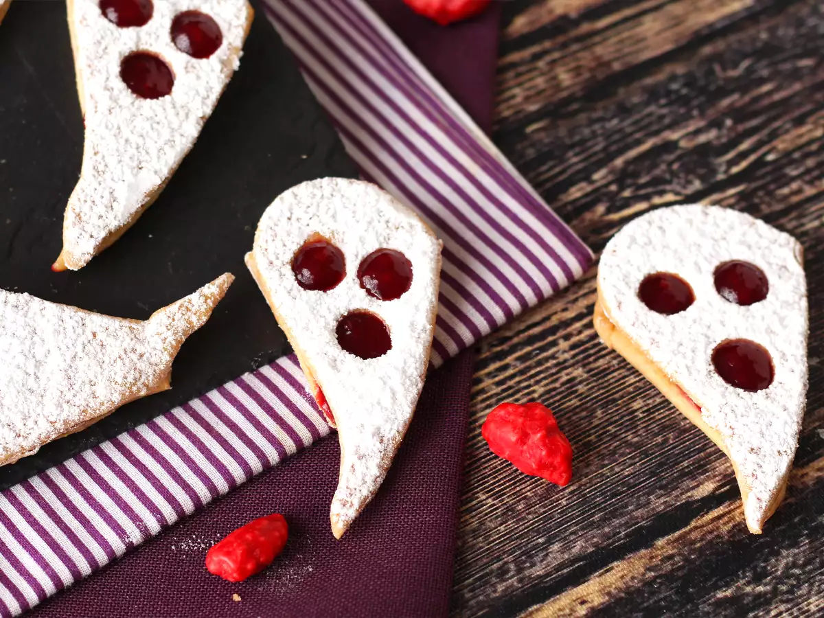 Biscotti fantasma: la ricetta di Halloween più facile e divertente da realizzare con i bambini - foto 4