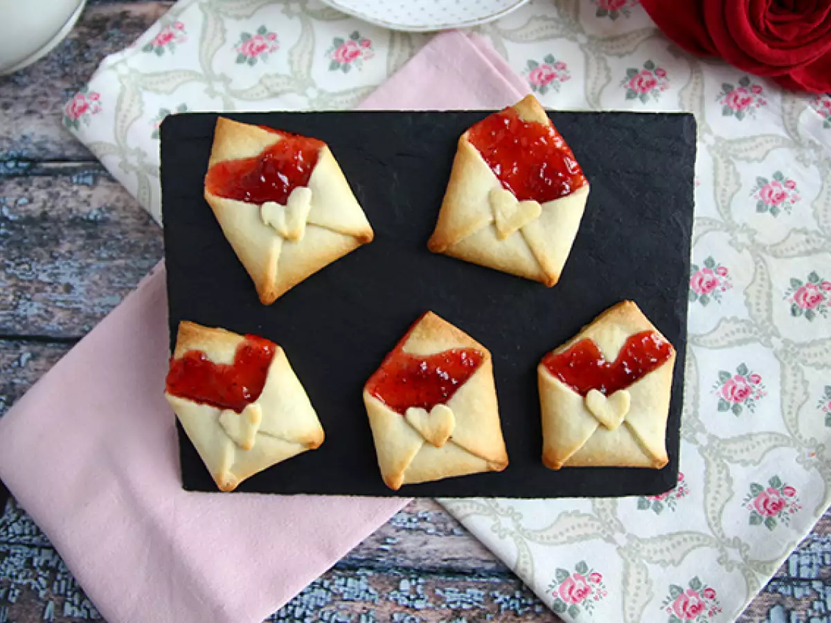 Biscotti lettere d'amore - Ricetta di San Valentino