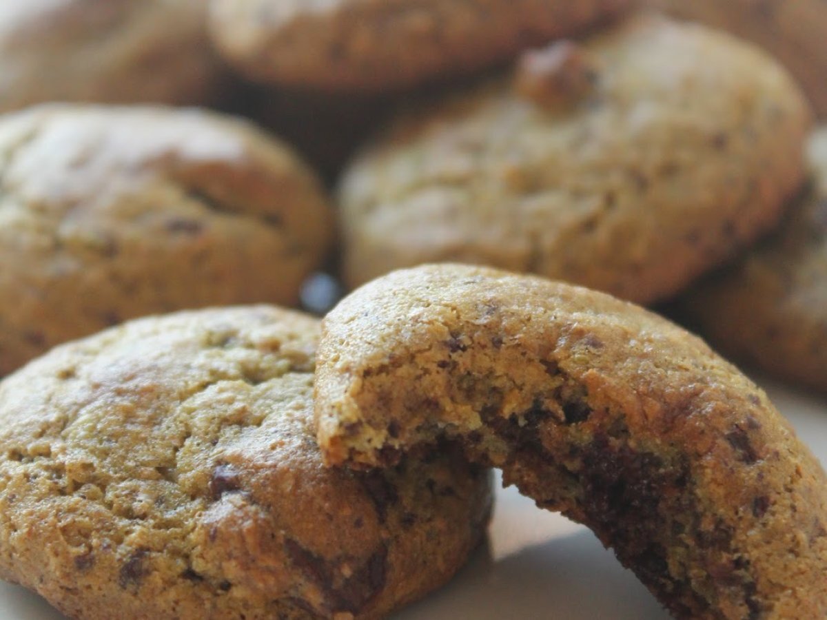 Biscotti morbidi al cioccolato e avocado