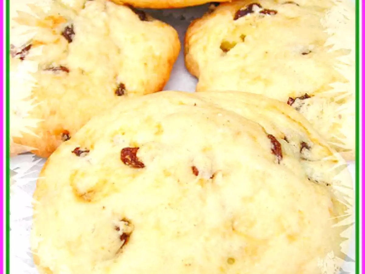 BISCOTTI MORBIDI ALLE UVETTE (con ammoniaca)