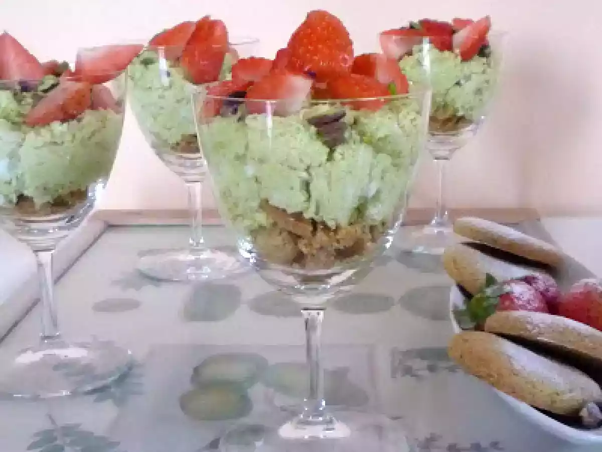 Biscotti, mousse al pistacchio e fragole - foto 2