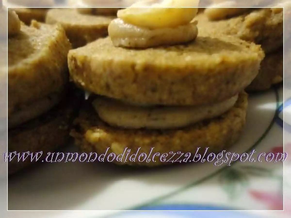 Biscotti ripieni al caffè e nocciole