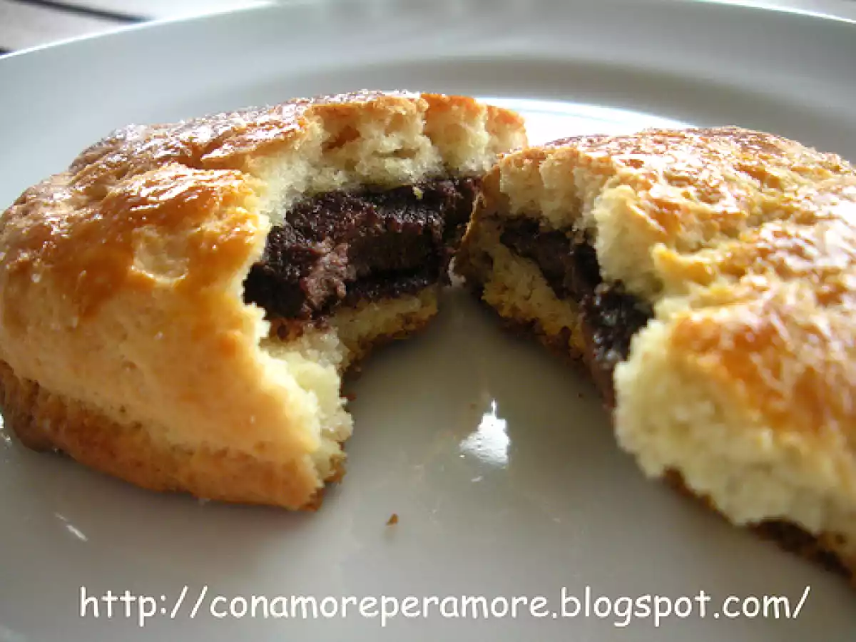 BISCOTTI RIPIENI DI NUTELLA