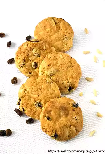 Biscotti rustici uvetta e pinoli