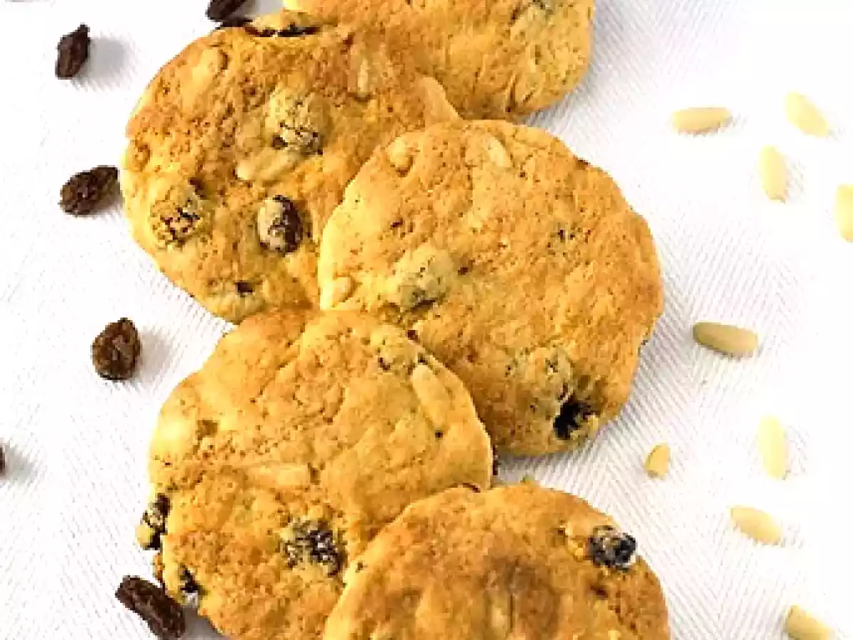Biscotti rustici uvetta e pinoli