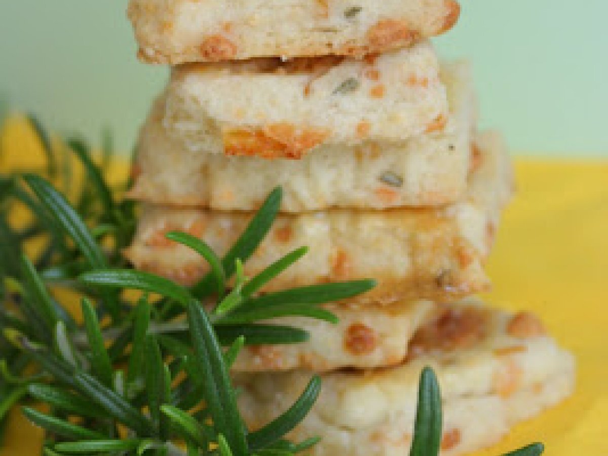 biscotti salati al parmigiano e rosmarino