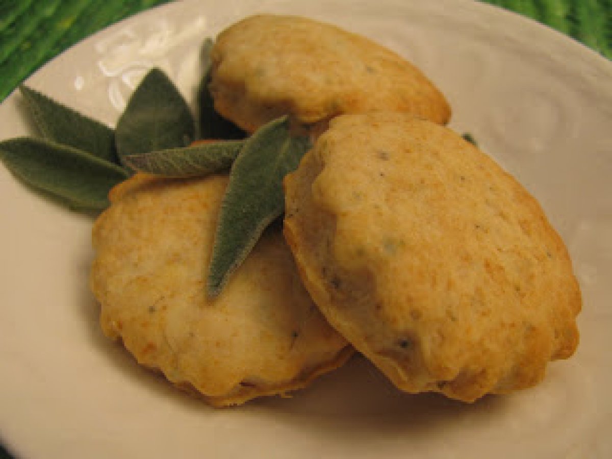 Biscotti salati alla salvia