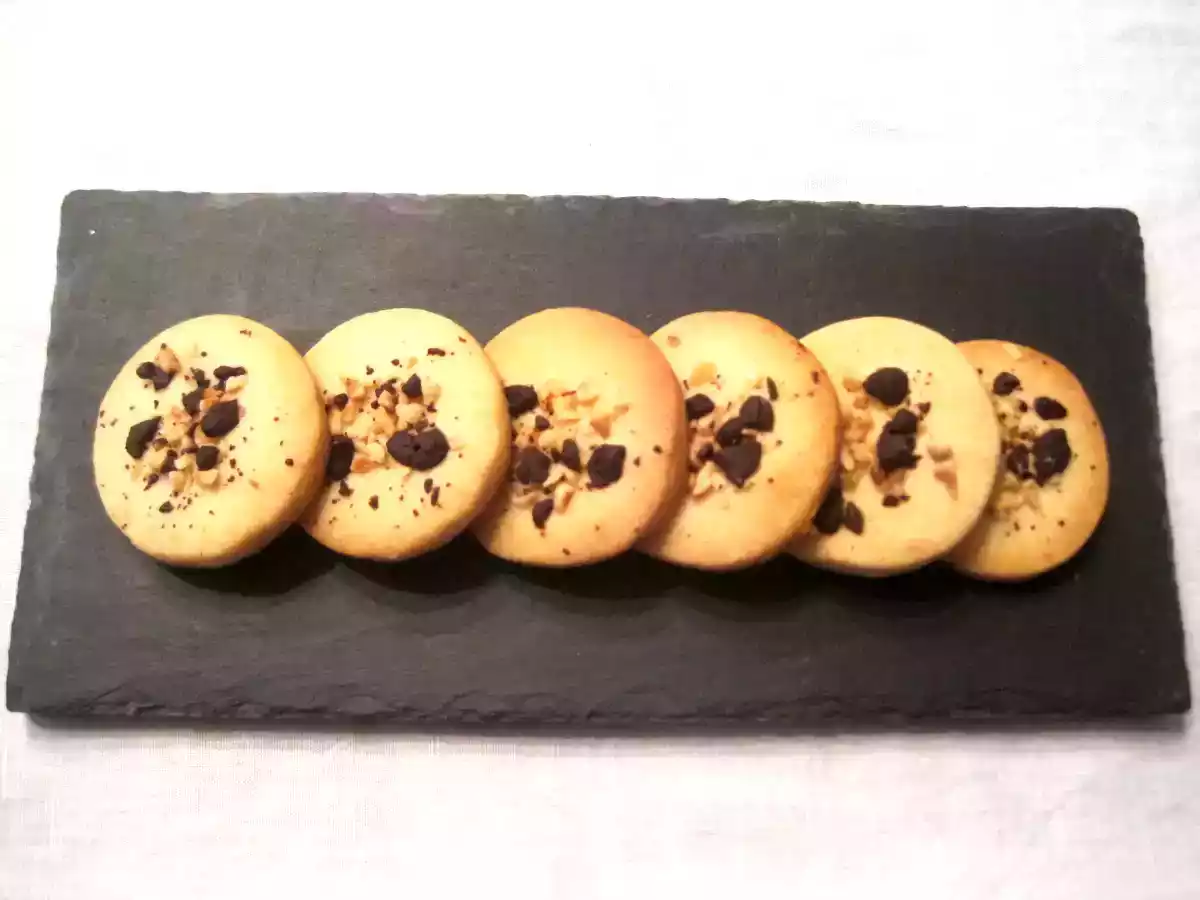 Biscotti senza glutine con gocce di cioccolato e nocciole - foto 4