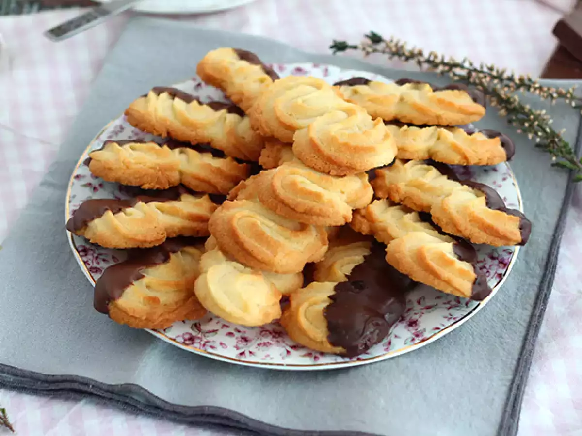 Biscotti spritz al burro: la ricetta facile e golosa con vaniglia e cioccolato - foto 5