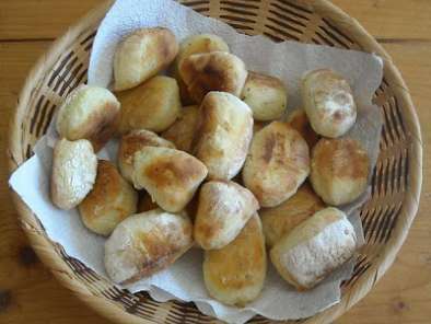 Bocconcini di pane ai peperoni e al rosmarino