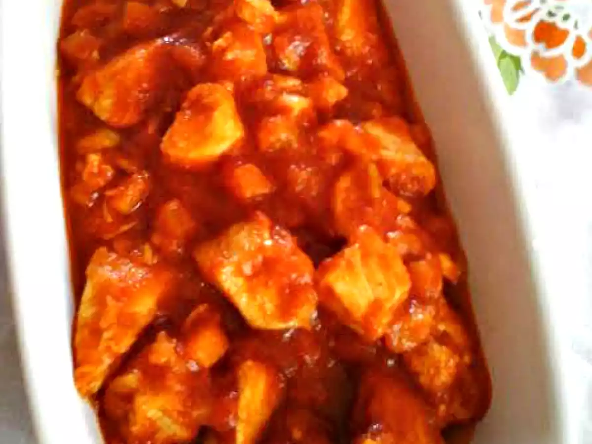 Bocconcini di petto di pollo al sugo di pomodoro