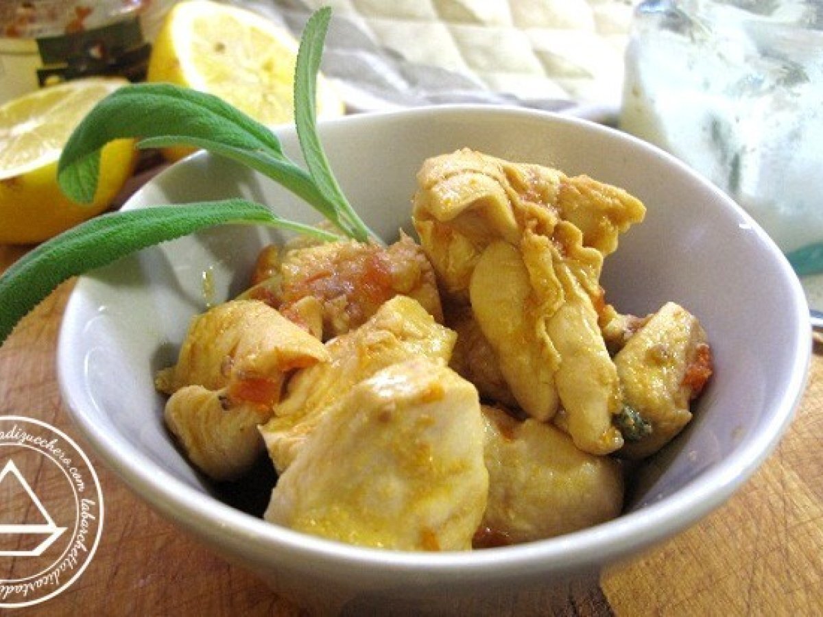 Bocconcini di pollo ai pomodorini e salvia, 