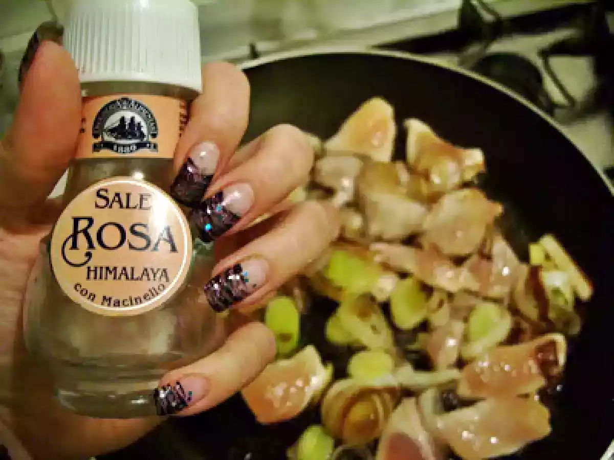 Bocconcini di pollo ai porri e sale rosa dell'Himalaya