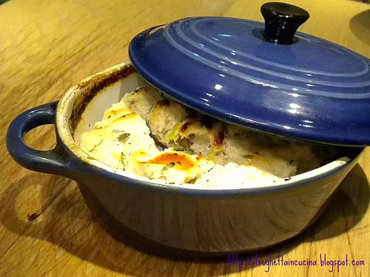 Bocconcini di pollo allo yogurt, timo e limone. In cocotte.