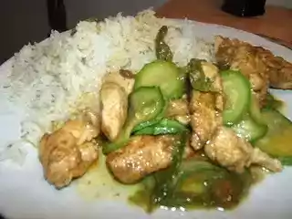 Bocconcini di pollo fiori di zucca e riso basmati