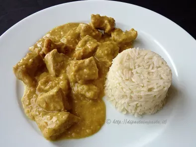 Bocconcini di vitello al curry e riso pilaf