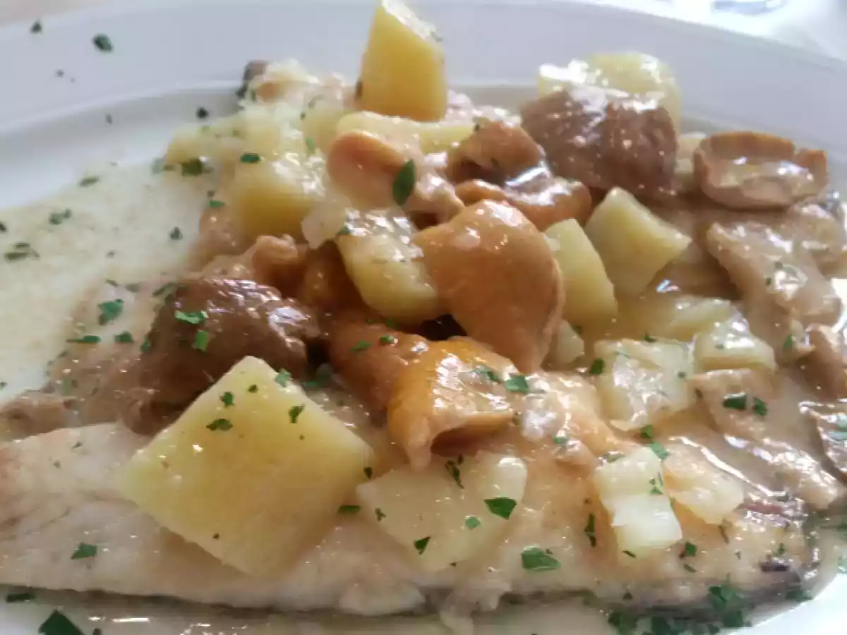 Branzino al forno con patate e funghi porcini