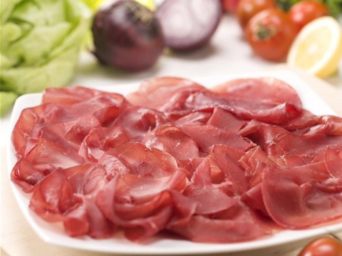Bresaola con insalata in agrodolce