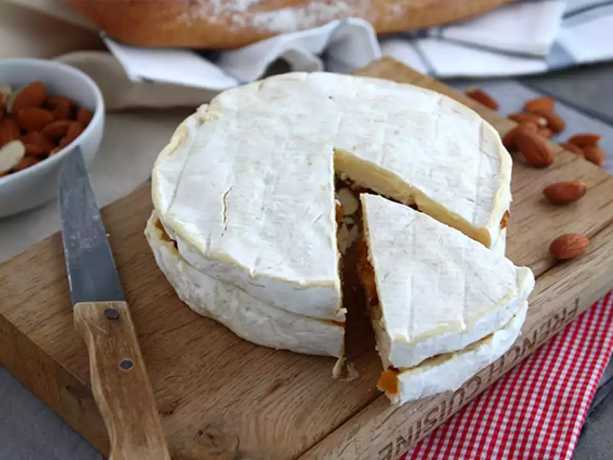 Brie farcito con mandorle e albicocche secche: antipasto veloce - foto 3