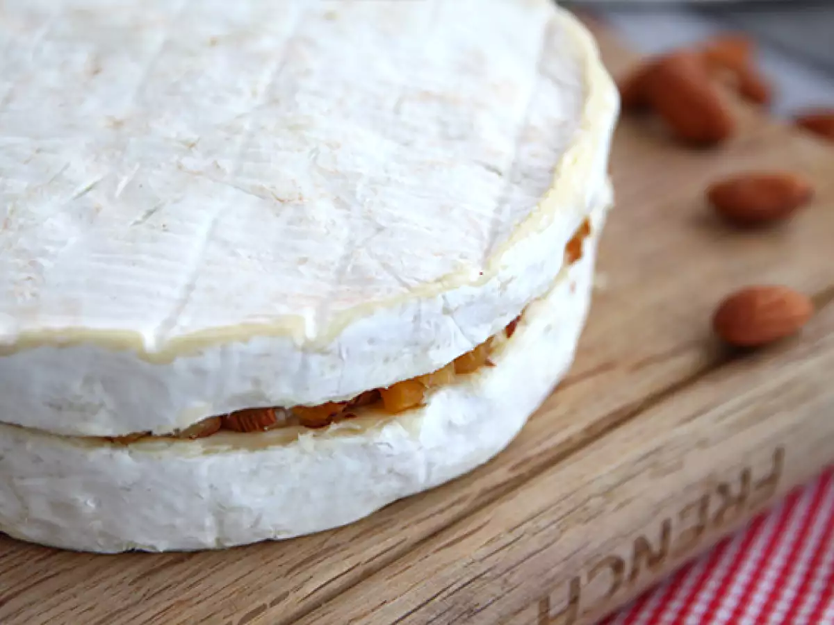 Brie farcito con mandorle e albicocche secche: antipasto veloce - foto 4