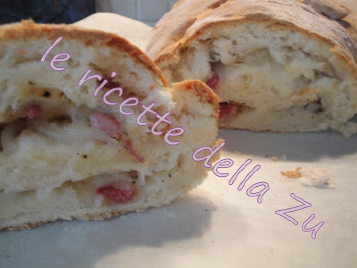 Brioche di Pane Bianco con Pancetta e Cipolla