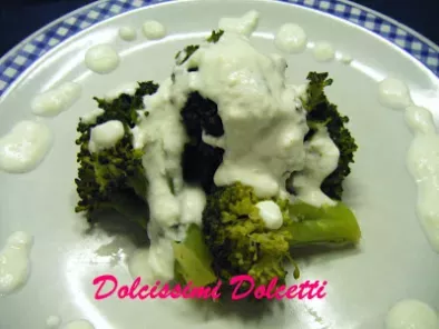 Broccoli con salsa al parmigiano