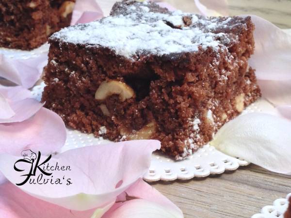 Brownies con cioccolato al latte e nocciole