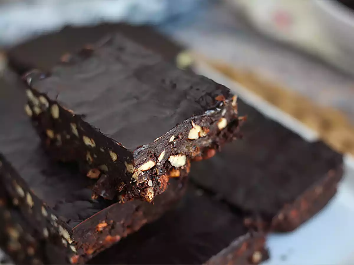 Brownies crudisti, la ricetta senza glutine e senza lattosio che tutti possono provare - foto 2