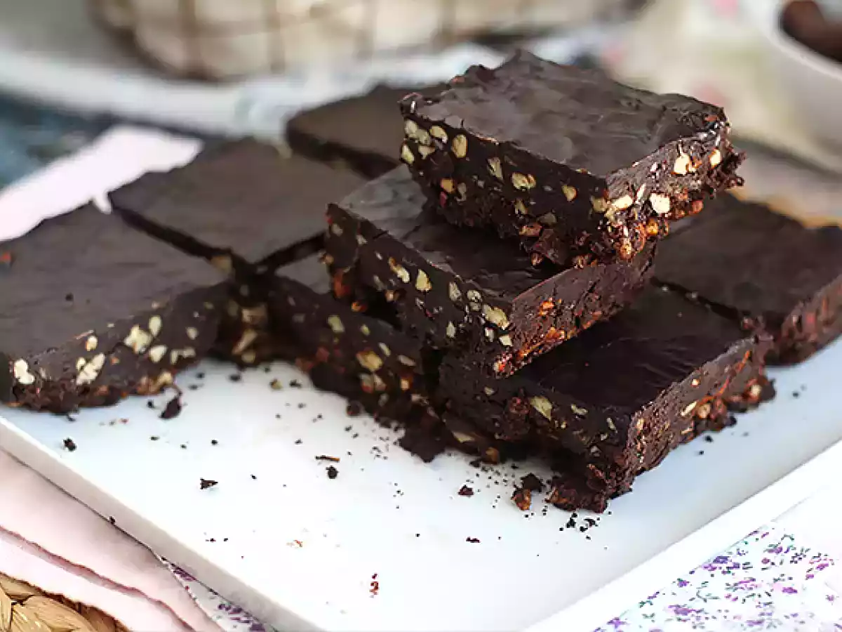 Brownies crudisti, la ricetta senza glutine e senza lattosio che tutti possono provare - foto 4