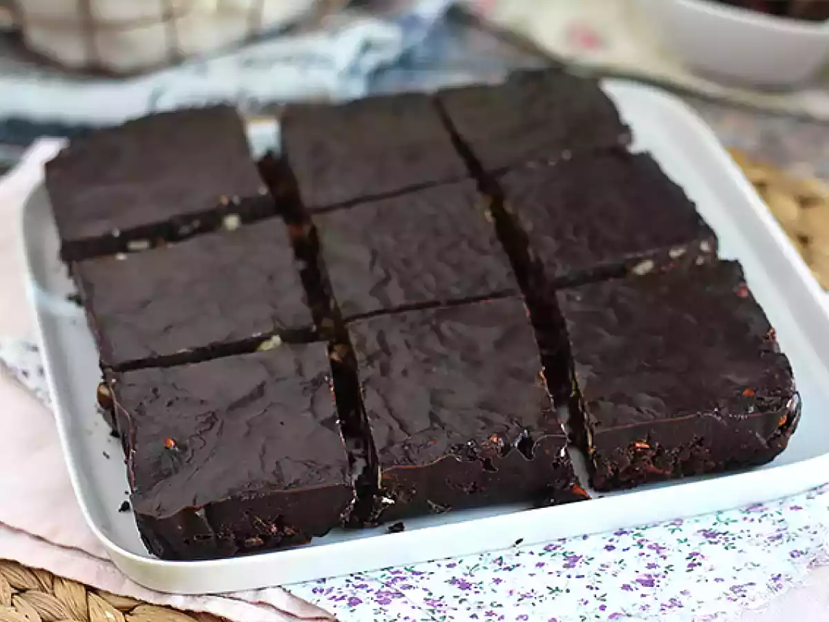 Brownies crudisti, la ricetta senza glutine e senza lattosio che tutti possono provare - foto 6