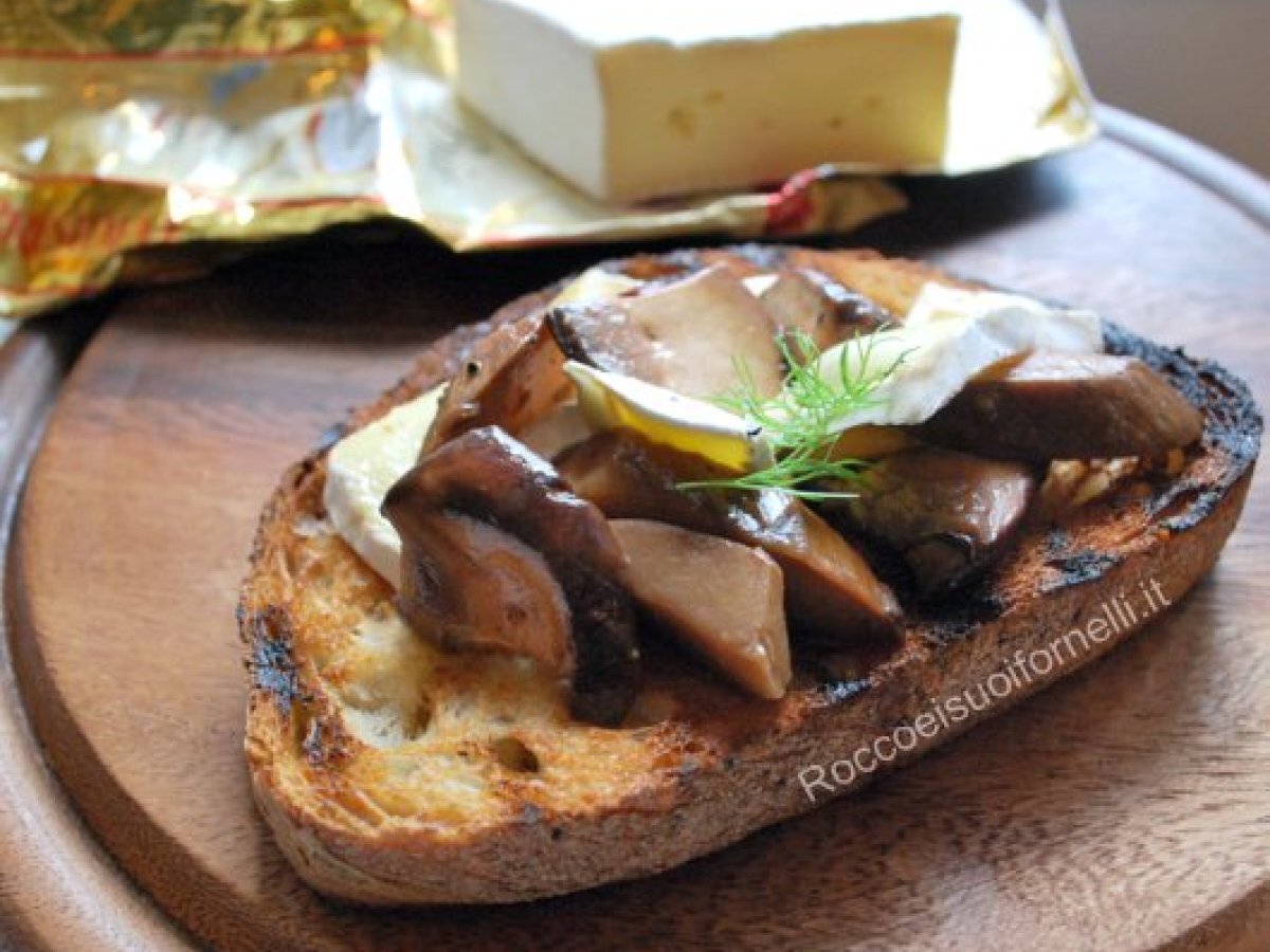 Bruschetta brie e porcini