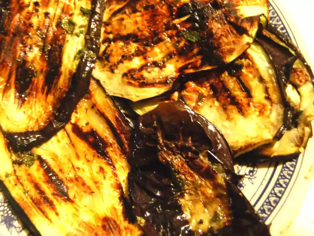 Bruschetta con melanzane grigliate, mozzarella di bufala e salsina ai - foto 3