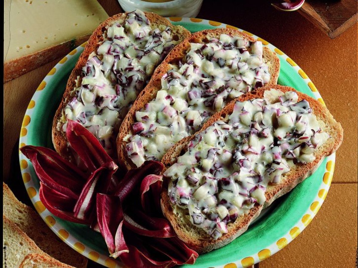 Bruschette al radicchio