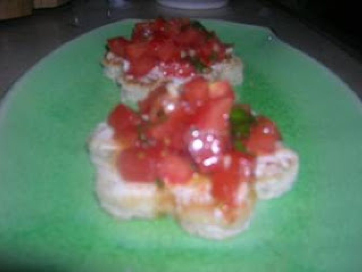 BRUSCHETTE CON POMODORO E PHILADELPHIA - bruschette with tomato and philadelphia