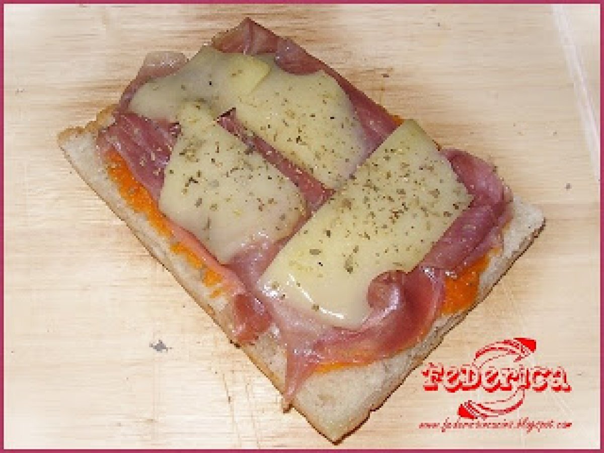 Bruschette con prosciutto crudo