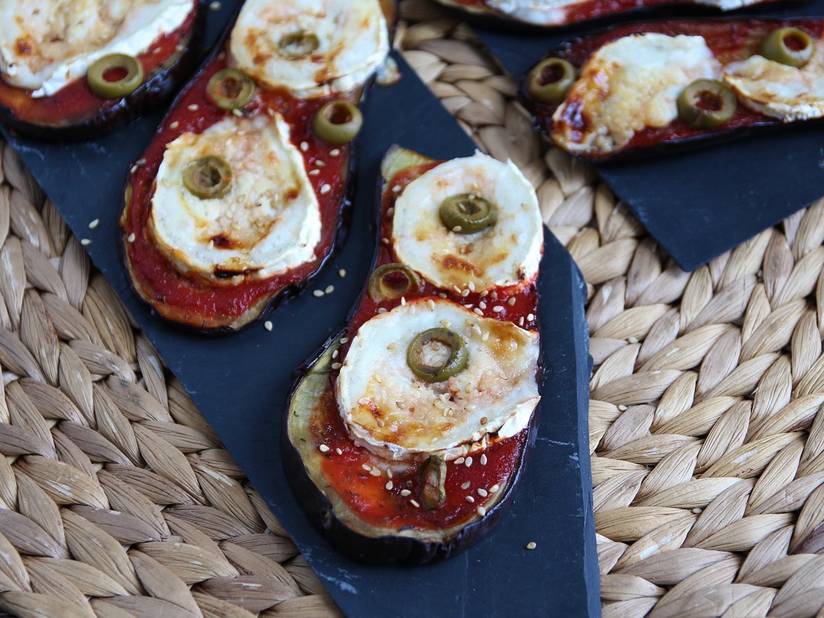 Bruschette di melanzane con salsa di pomodoro e formaggio - foto 2