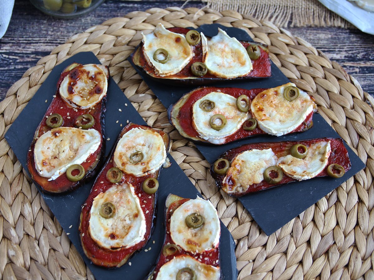 Bruschette di melanzane con salsa di pomodoro e formaggio - foto 4