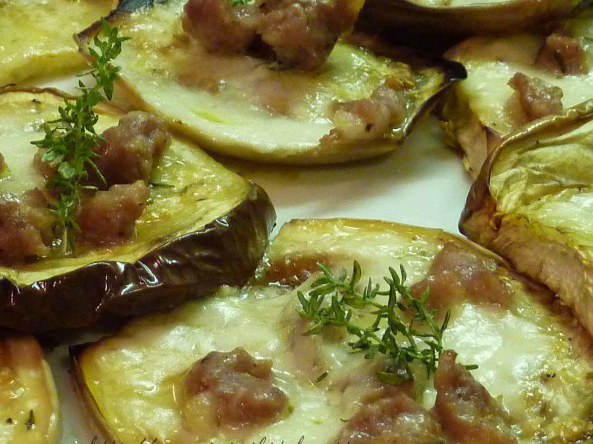 Bruschette di melanzane con salsiccia e stracchino - foto 2