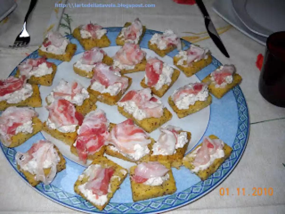 BRUSCHETTE DI POLENTA CON RICOTTA E PANCETTA