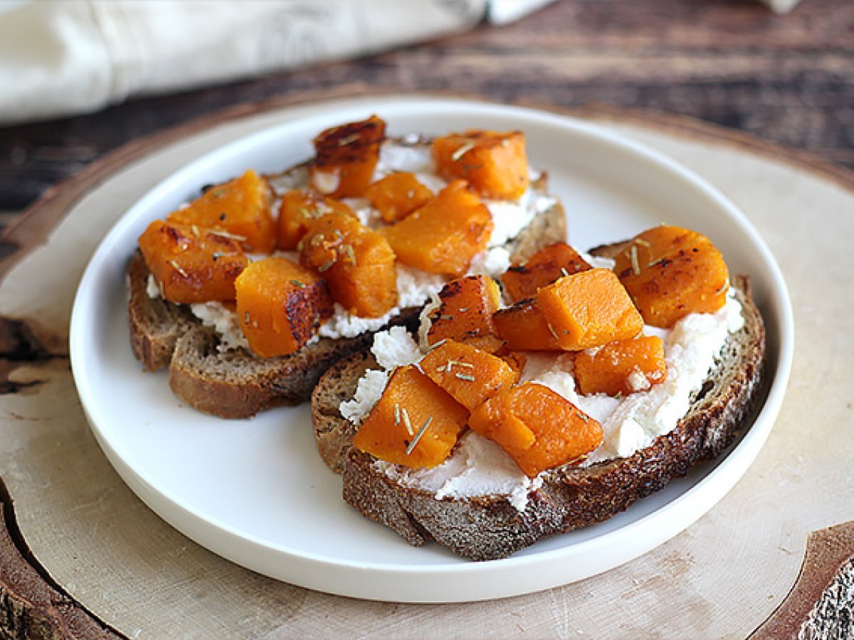 Bruschette zucca e ricotta