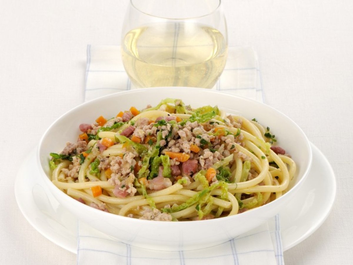 Bucatini al ragù di maiale e pancetta
