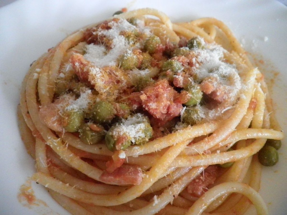 Bucatini con pancetta piselli e pomodoro - foto 2