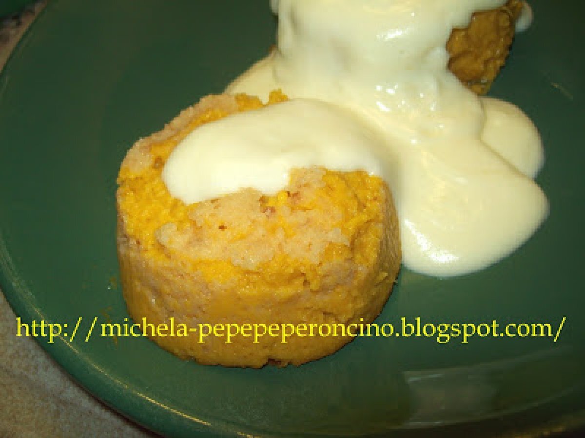 BUDINO ALLA ZUCCA CON SALSA ALLO STRACCHINO