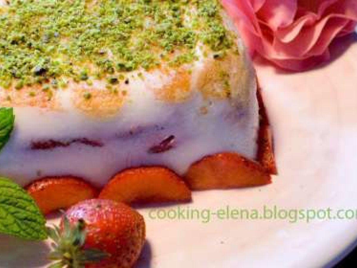 Budino di bianco mangiare e fragole