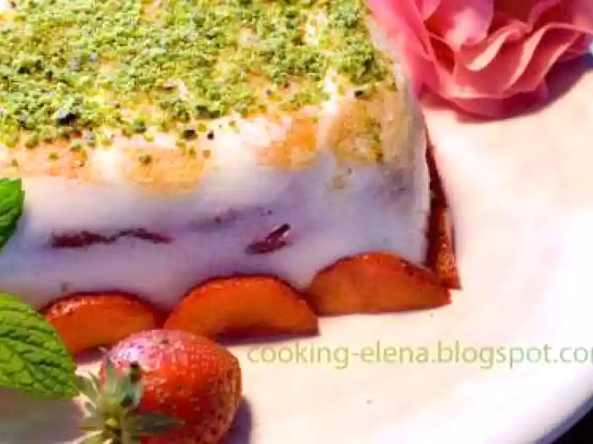 Budino di bianco mangiare e fragole