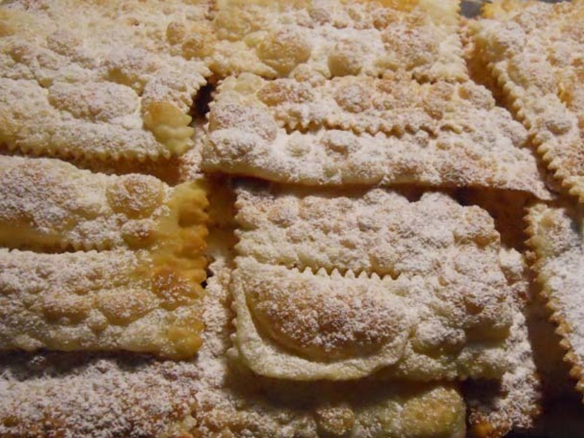 Bugie o Chiacchiere di carnevale con grappa