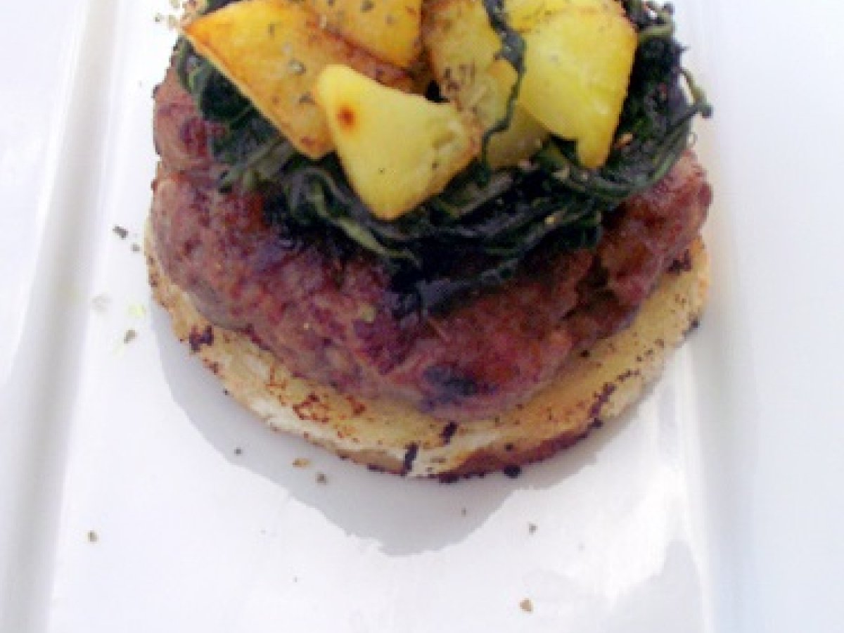 Burger di salsiccia patate e cicoria catalogna