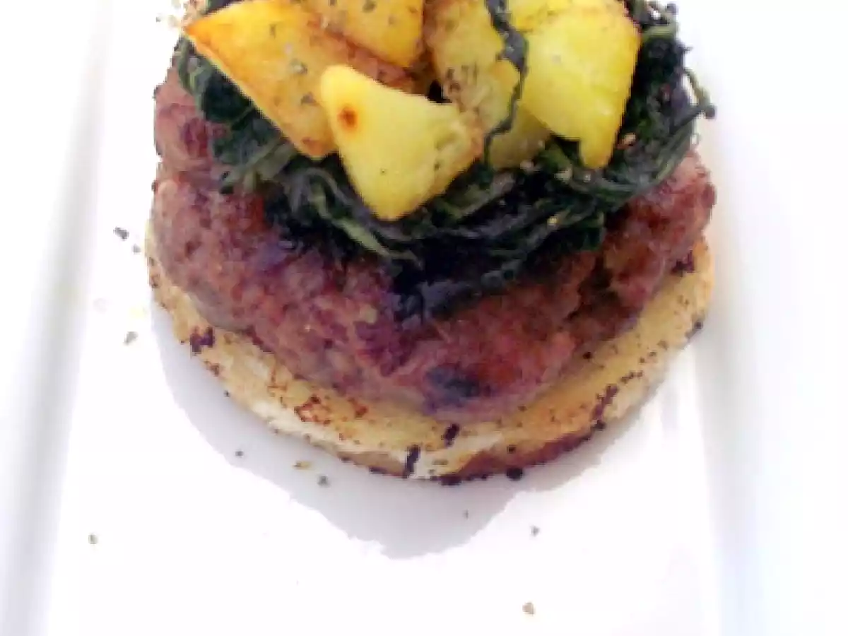 Burger di salsiccia patate e cicoria catalogna